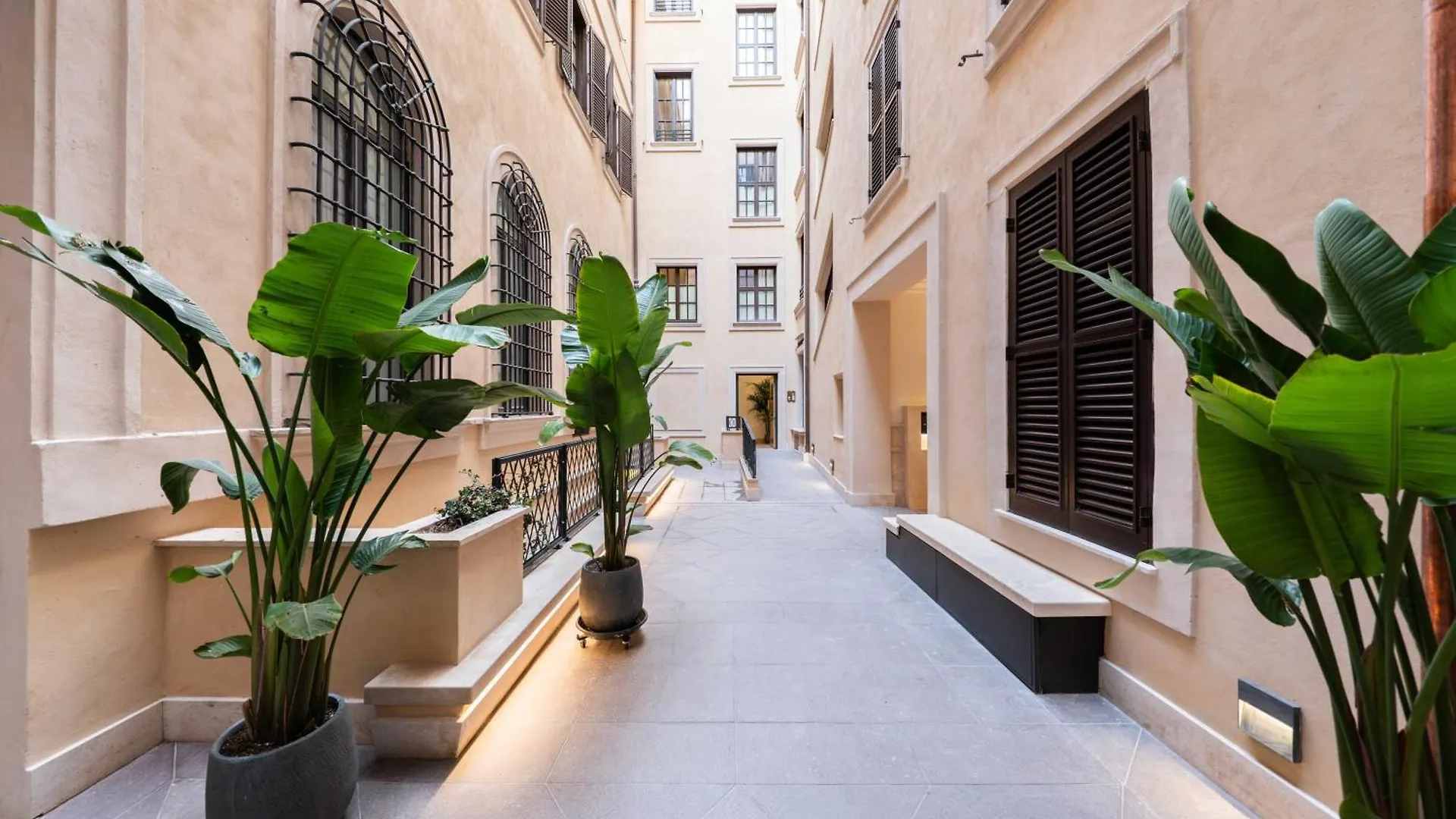 Apartment Palazzo Raggi Luxury Accomodation Rome Italy