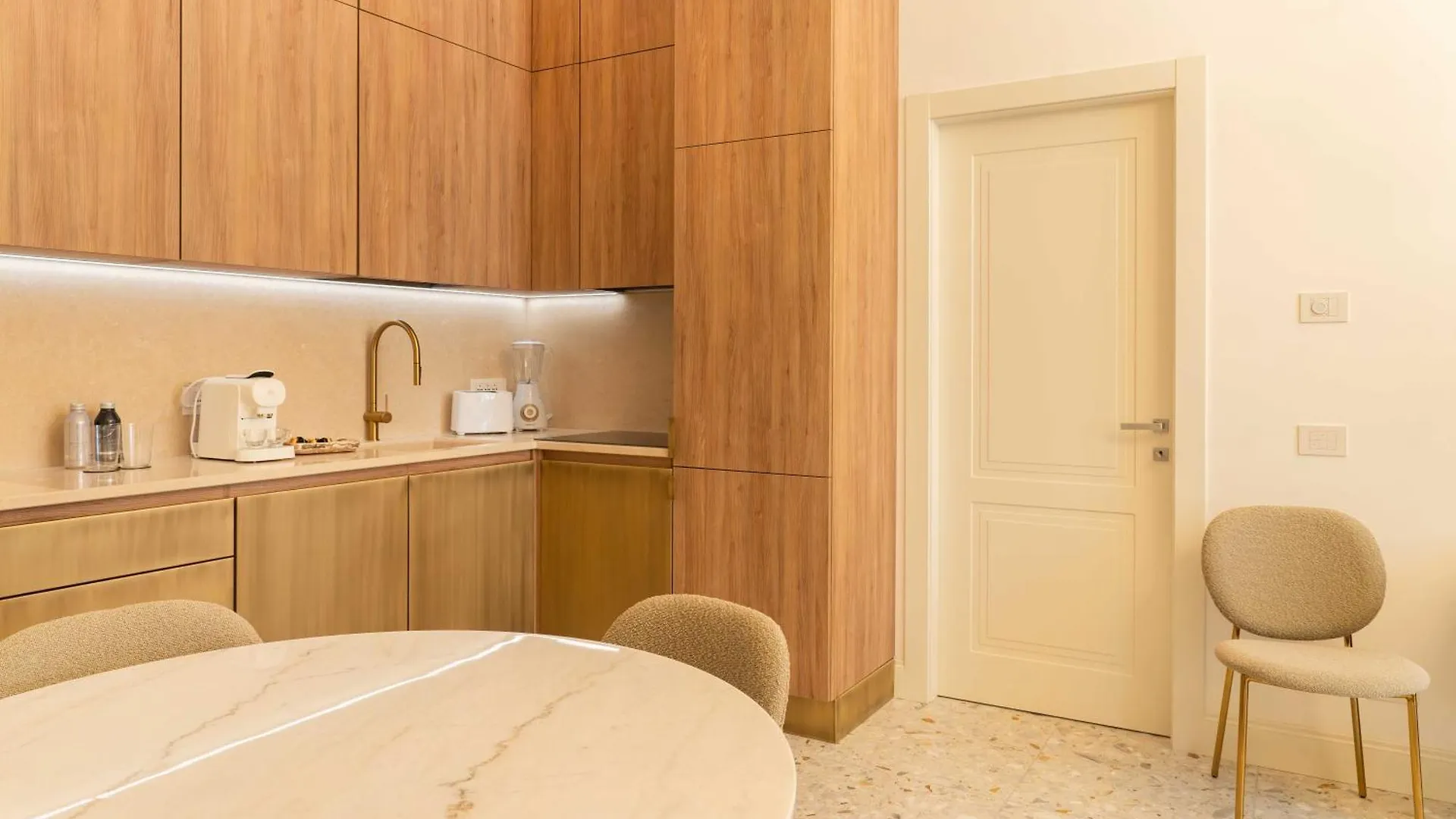 Palazzo Raggi Luxury Accomodation Rome Apartment