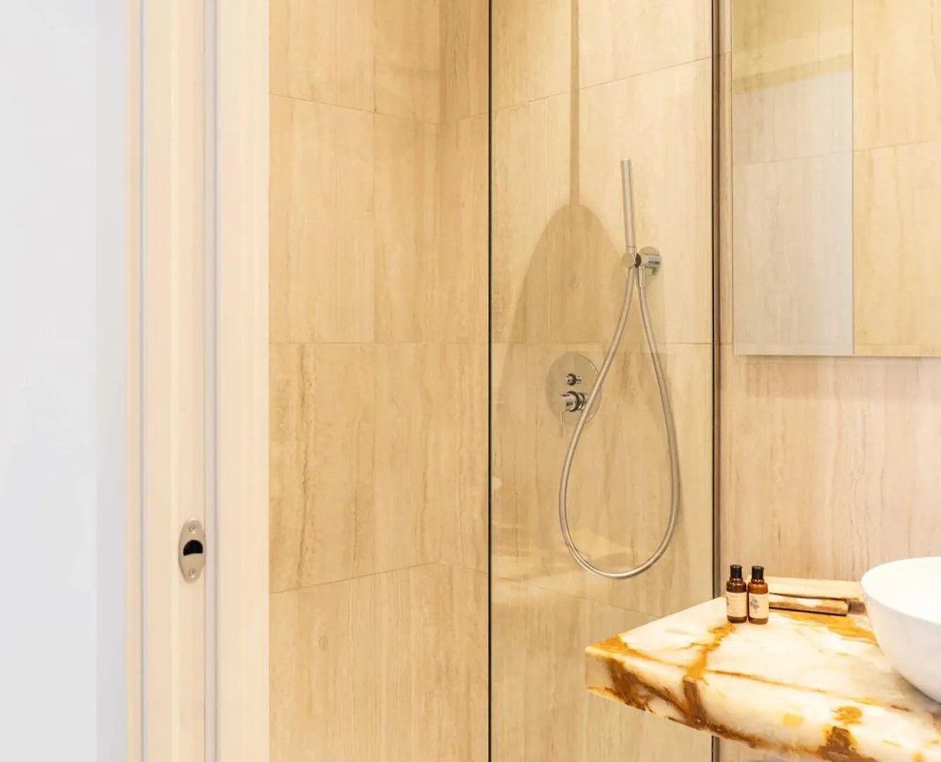 Palazzo Raggi Luxury Accomodation Rome Apartment